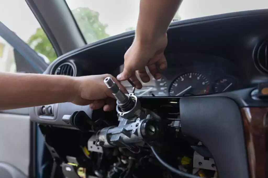 Steering Wheel Repairs: Navigating the Complexity of Airbag Integration